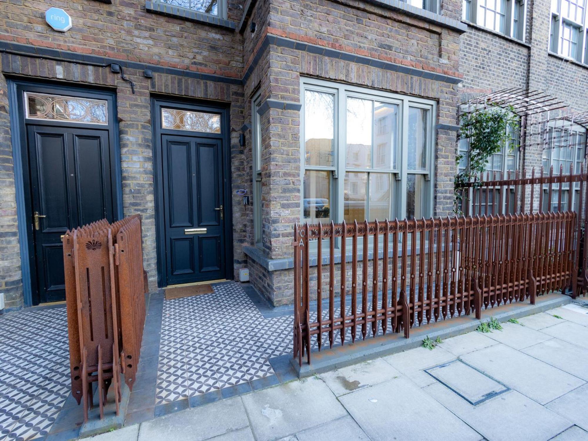 לונדון Modern Deluxe Five Bedroom House Near Chalk Farm Station By Belvilla מראה חיצוני תמונה