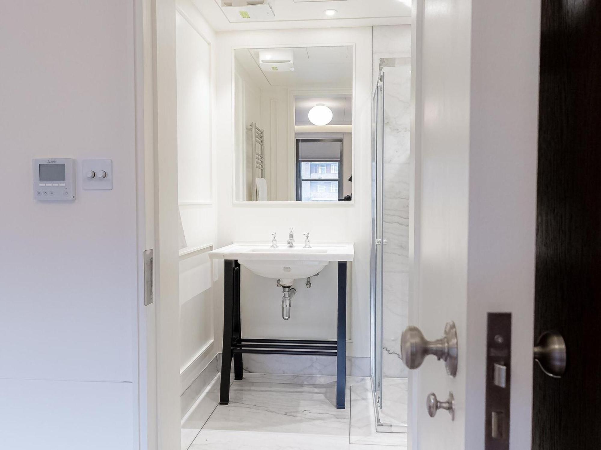 לונדון Modern Deluxe Five Bedroom House Near Chalk Farm Station By Belvilla מראה חיצוני תמונה